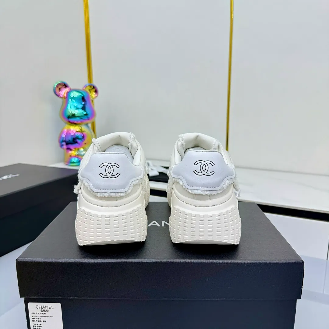 👟👟Ex-factory price 640👟👟 Chanel bread shoes ~ original calfskin panda shoes Chanel 25C latest hot style panda black and white sports shoes casual sneakers Xiaoxiang hot item classic black and white panda color coco girls must pay Fabric: original custom mixed sheepskin lining: original imported breathable mesh lining outsole: Original molded rubber + TPU combination Size: Women's 35-41 Buy now👉